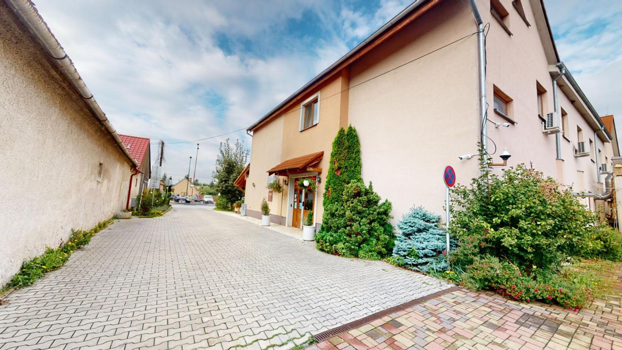 Rusovsky Penzion บราติสลาวา ภายนอก รูปภาพ