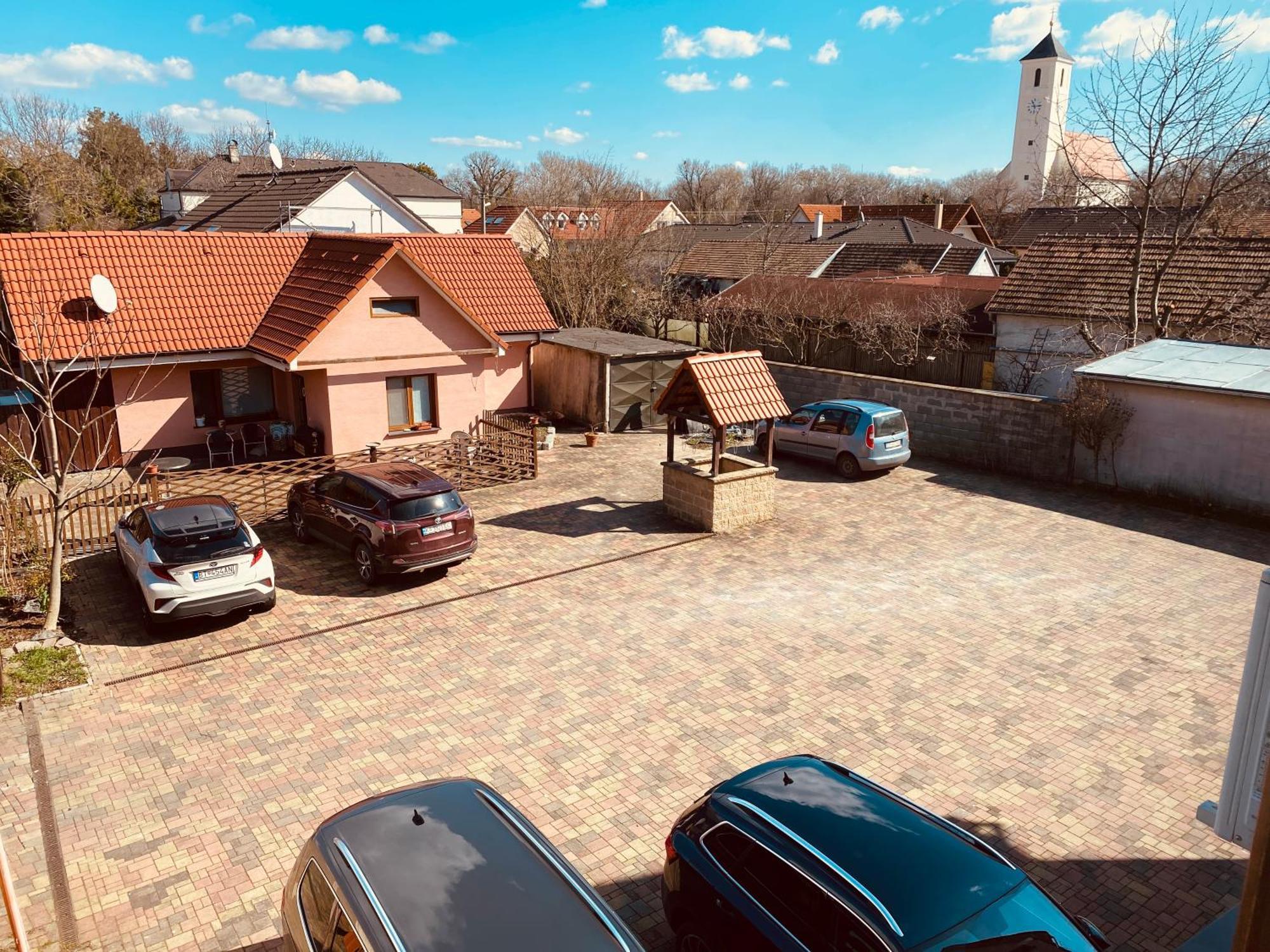 Rusovsky Penzion บราติสลาวา ภายนอก รูปภาพ