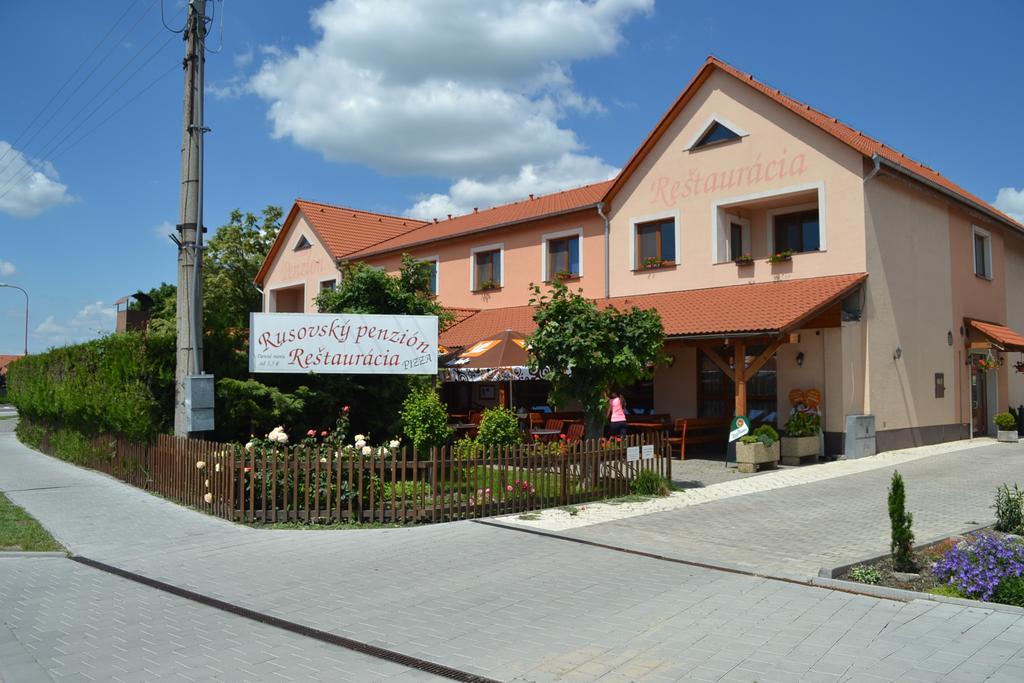 Rusovsky Penzion บราติสลาวา ภายนอก รูปภาพ